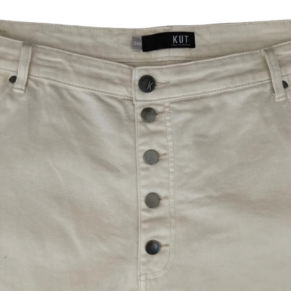 KUT from the Kloth Plus Size Jane Ripped High Rise Short in Ivory  Sz: 24W - Picture 4 of 11